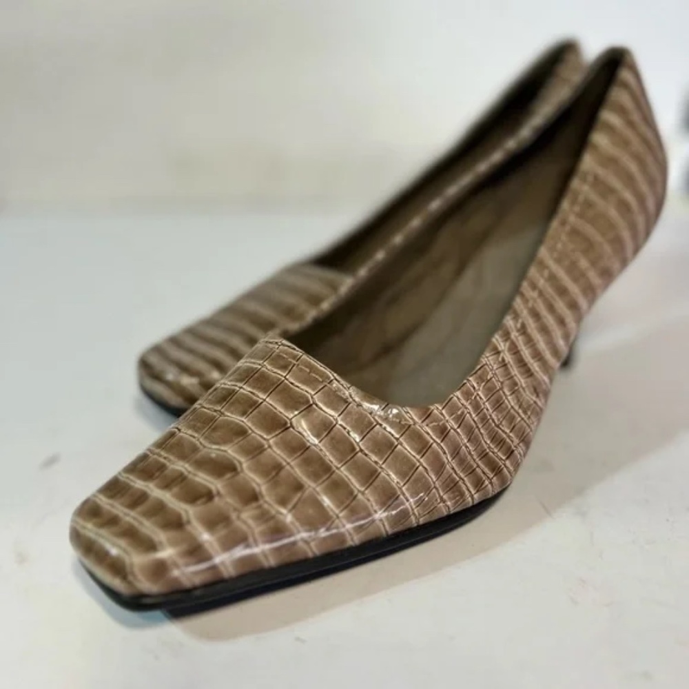 Womens Aerosoles Pumps in Reptile Patent
